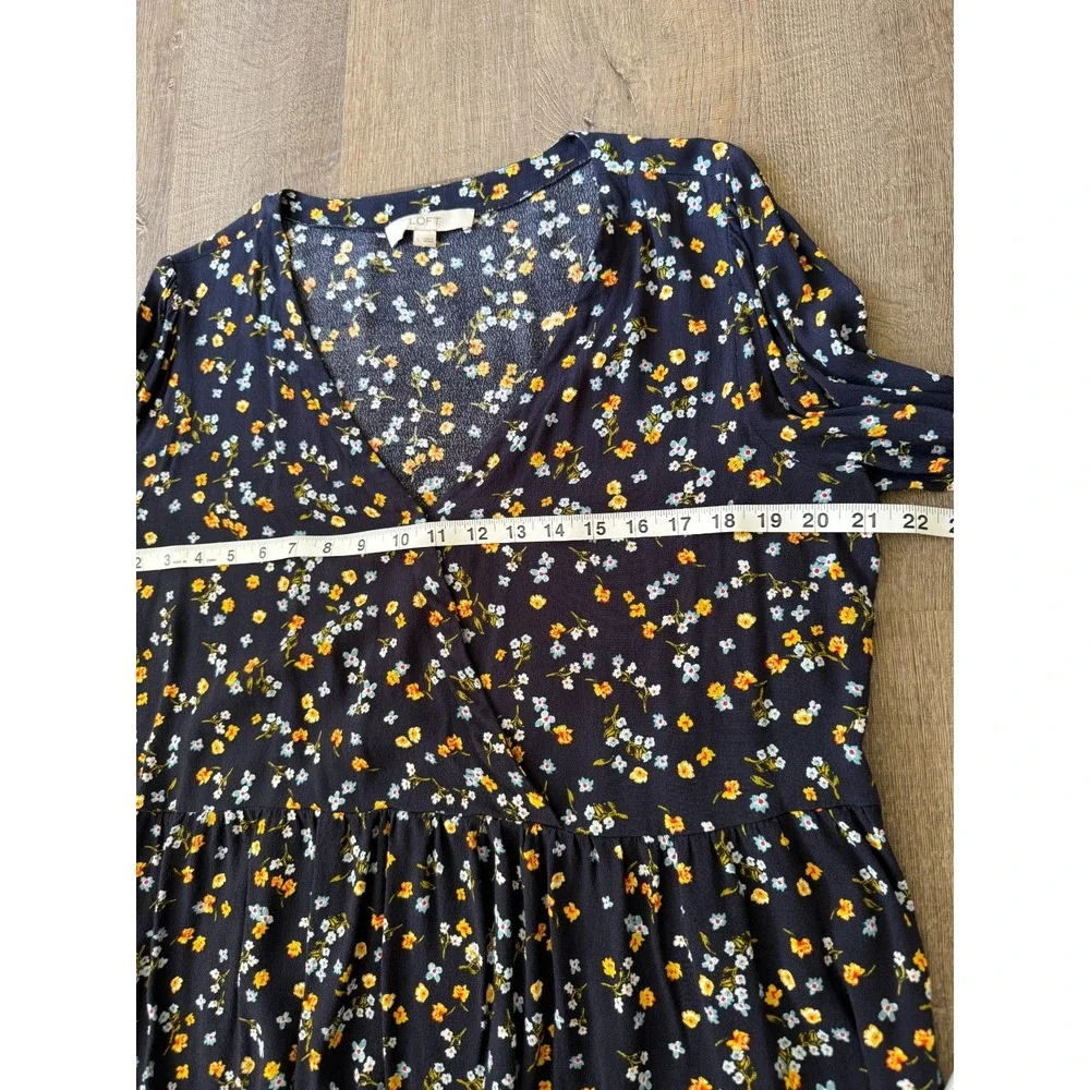 LOFT Women's L Navy Floral Print Faux Wrap V-Neck Long Sleeve Peplum Hem‎ Blouse - Picture 5 of 10